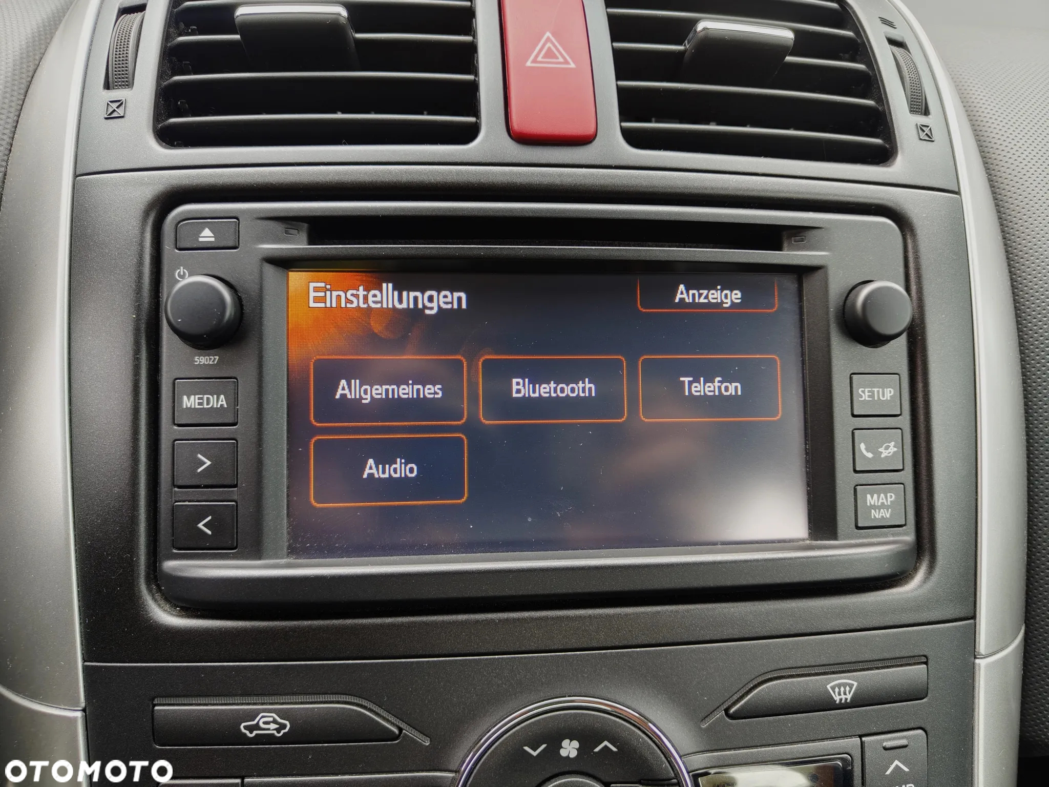 Toyota Auris 1.6 Premium Comfort MS - 18