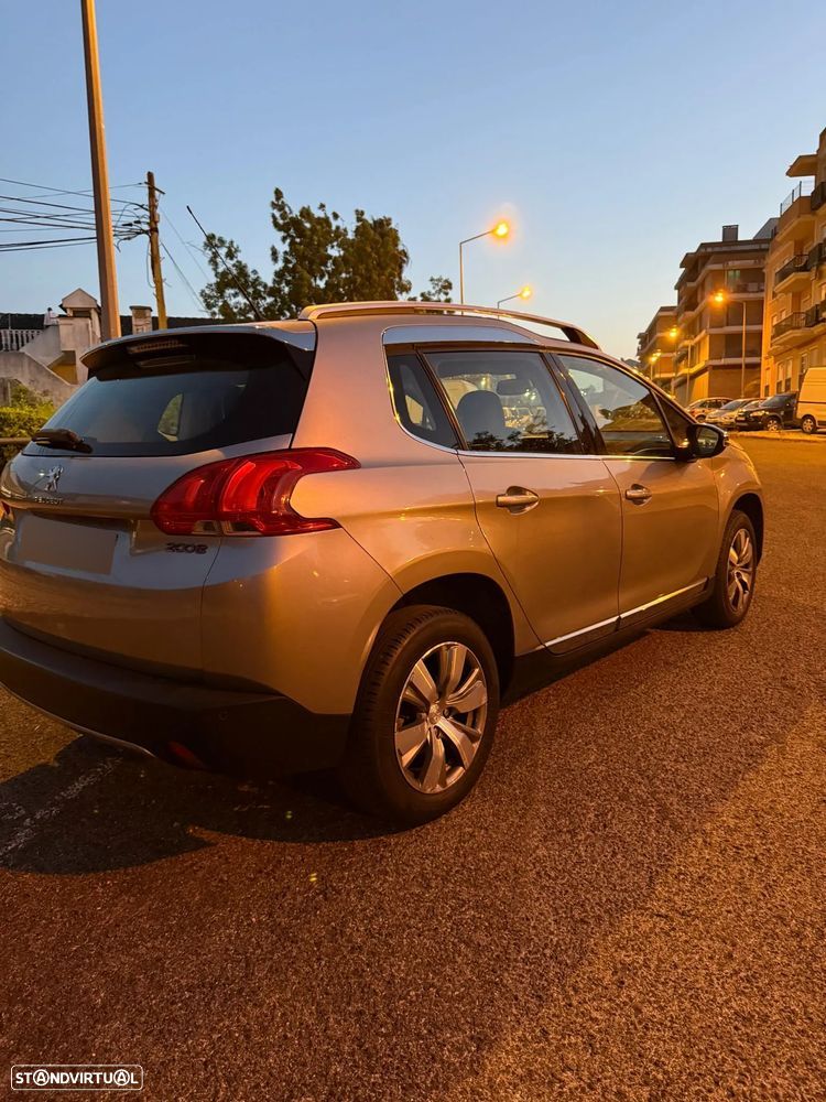 Peugeot 2008 1.2 VTi Allure - 3