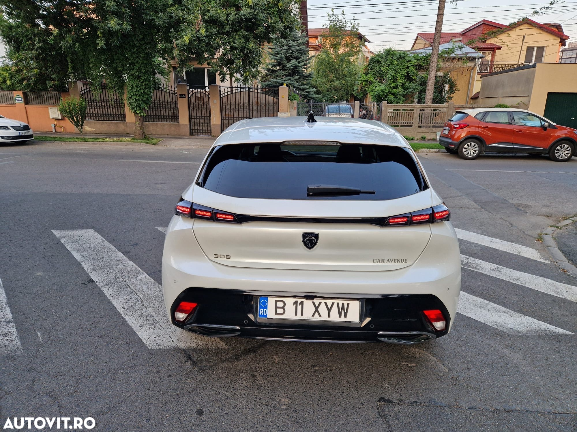 Peugeot 308 1.2 L PureTech Turbo S&S EAT8 Allure Pack - 3