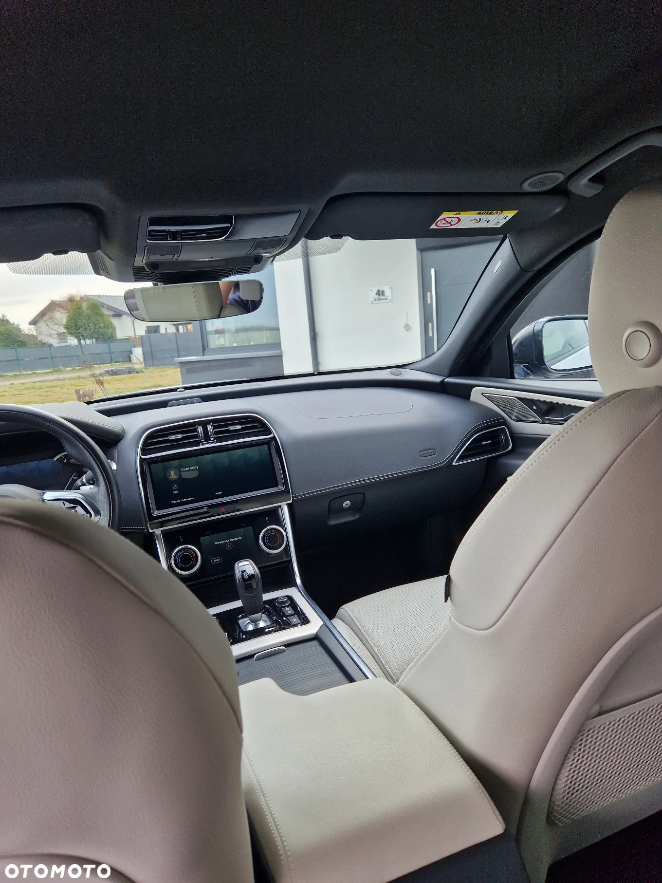 Jaguar XE 2.0 P300 AWD R-Dynamic Black - 26