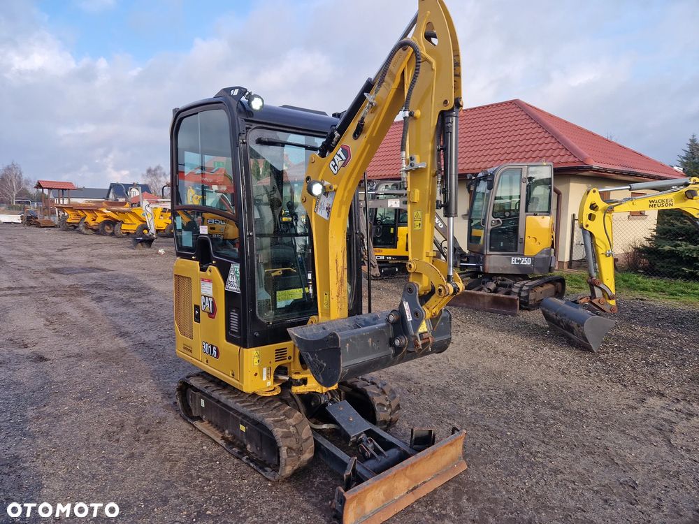 Caterpillar CAT 301.6  301.8 302.7 Komatsu PC 16R , JCB 15 c-1, JCB 8018  Bobcat Yanmar - 5