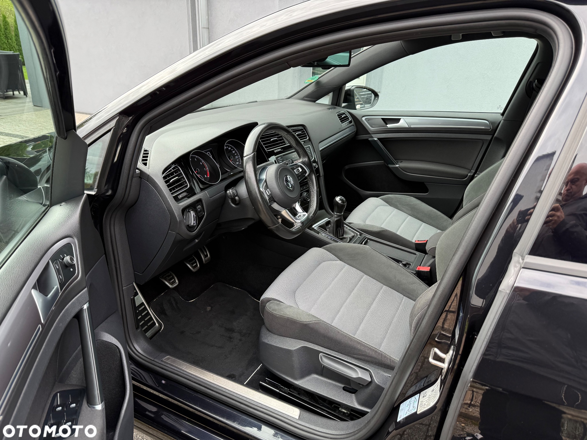 Volkswagen Golf - 6