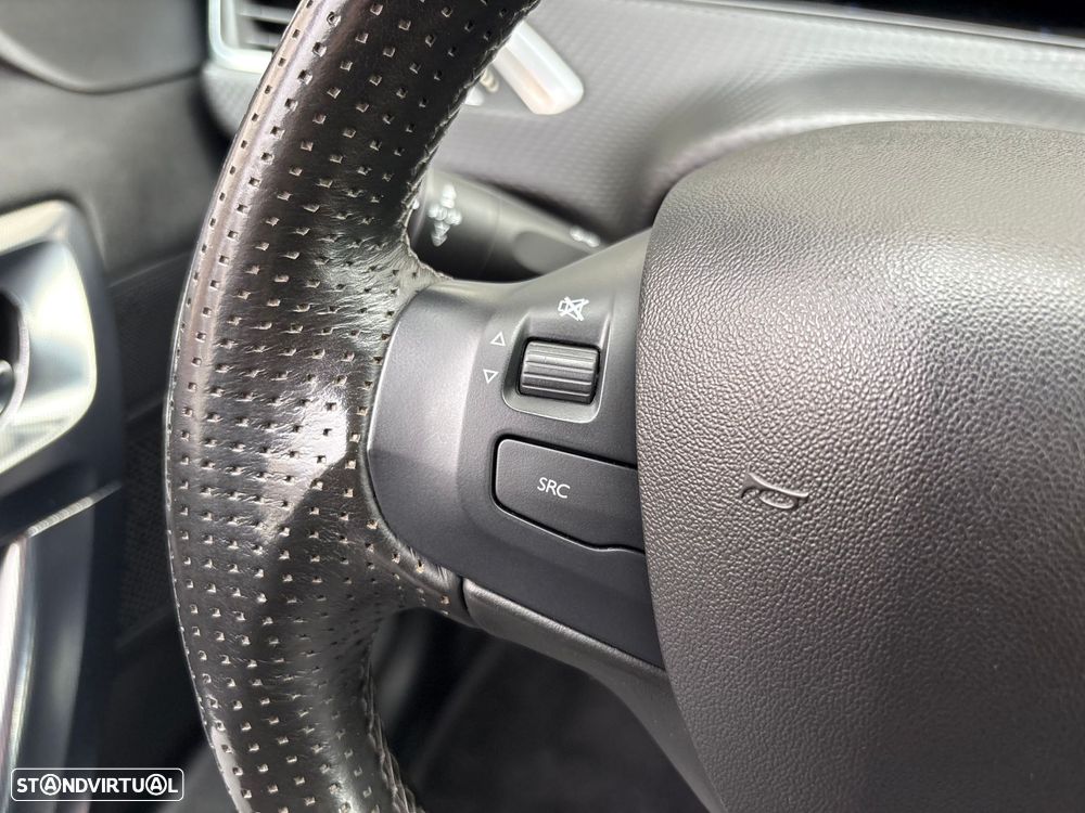 Peugeot 2008 1.2 PureTech Allure - 12