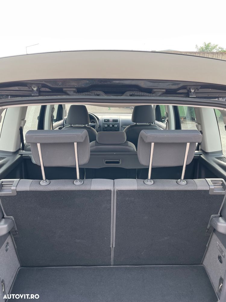 Volkswagen Touran - 16