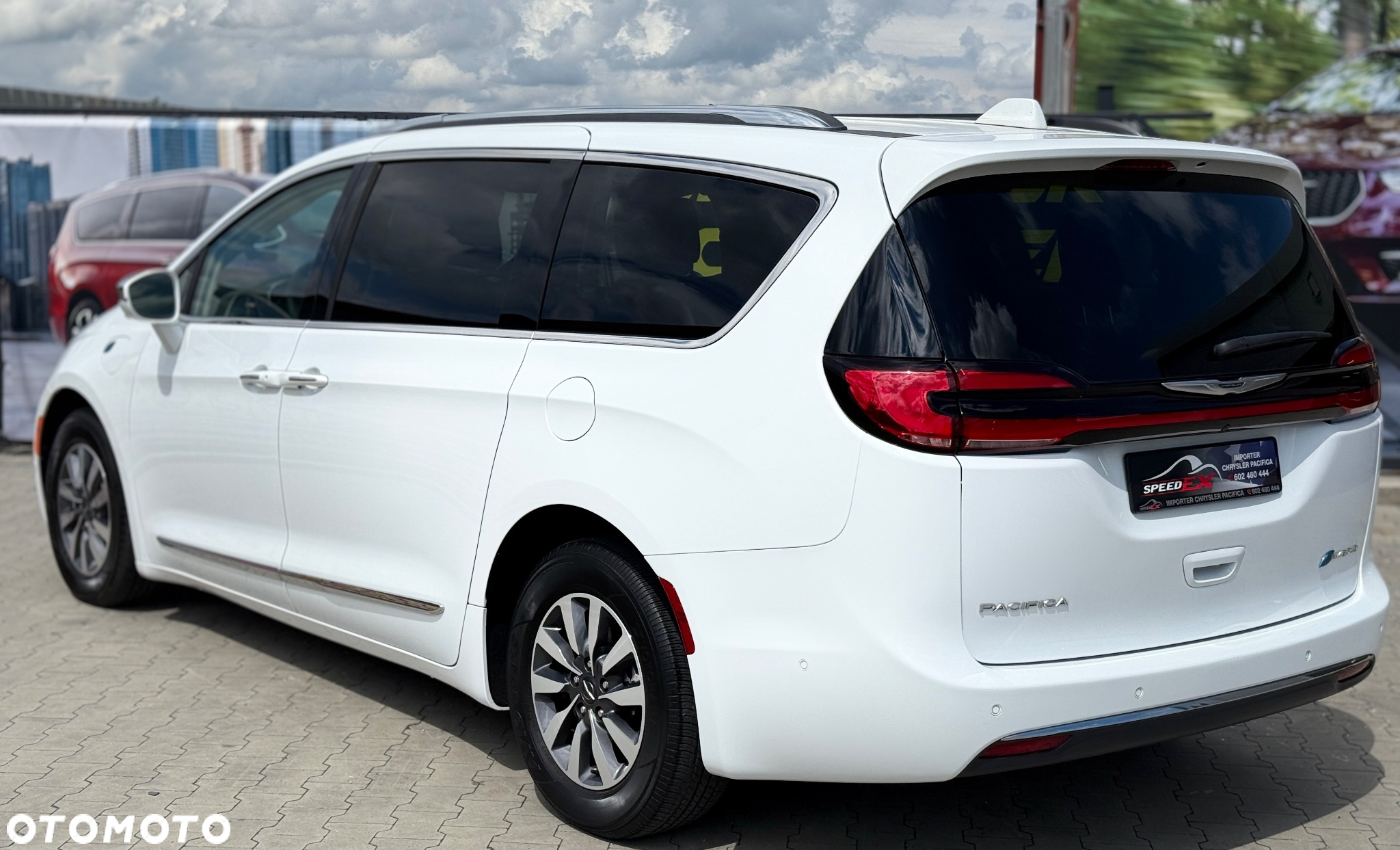 Chrysler Pacifica - 8