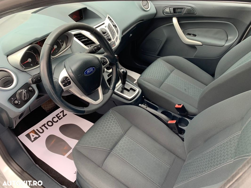 Ford Fiesta 1.4 Autom. Titanium - 31