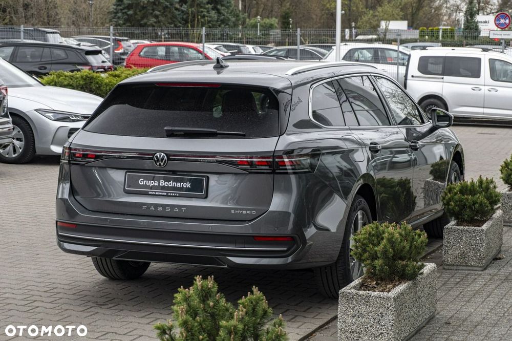 Volkswagen Passat - 9