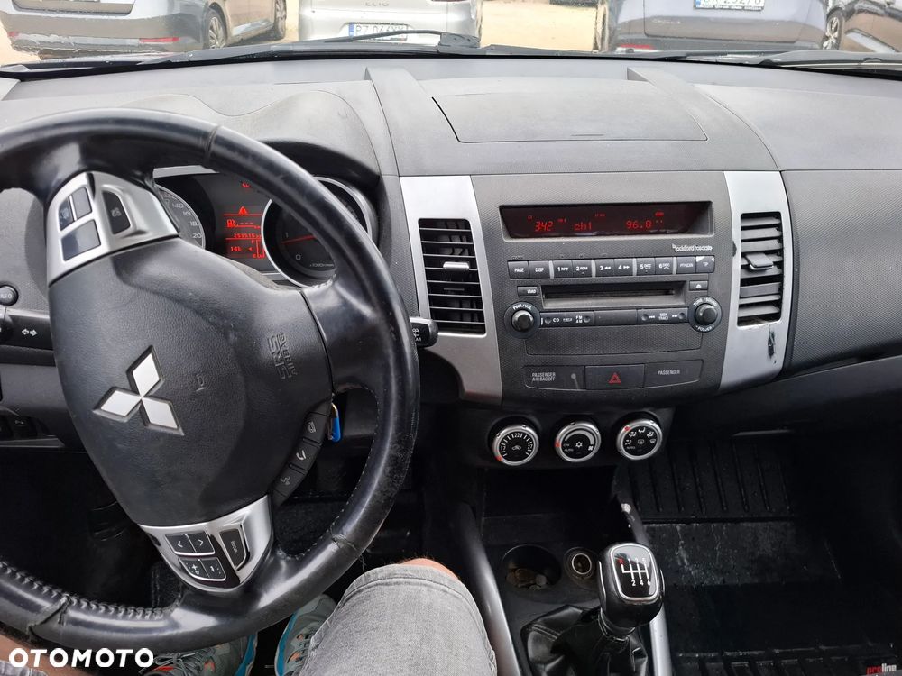 Mitsubishi Outlander 2.0 DID Intense + - 7