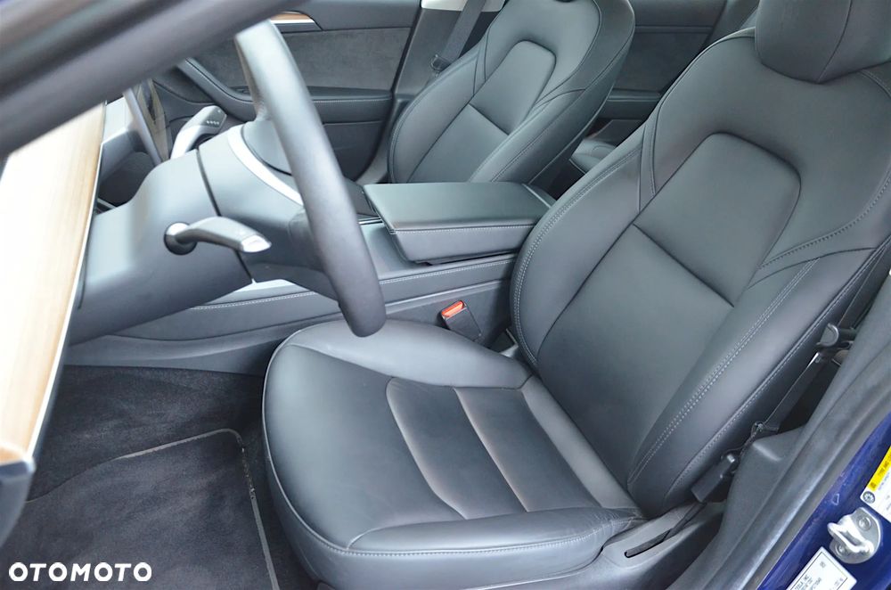 Tesla Model 3 - 10
