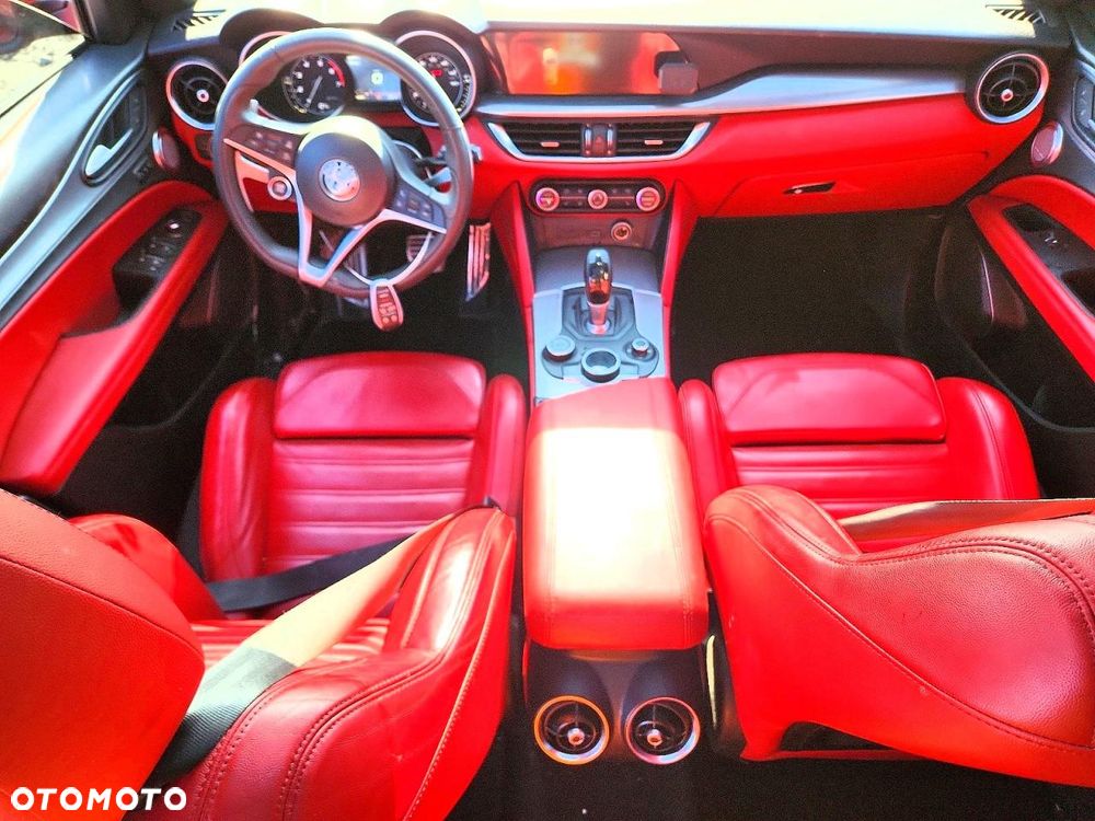 Alfa Romeo Stelvio 2.0 Turbo 16V AT8-Q4 Veloce Ti - 8