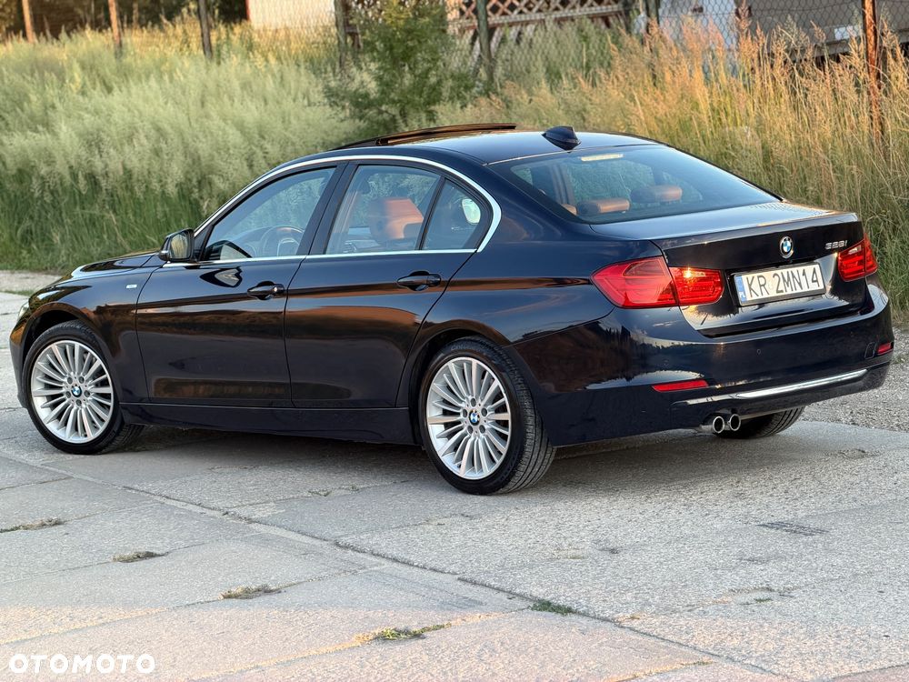 BMW Seria 3 328i Luxury Line - 18