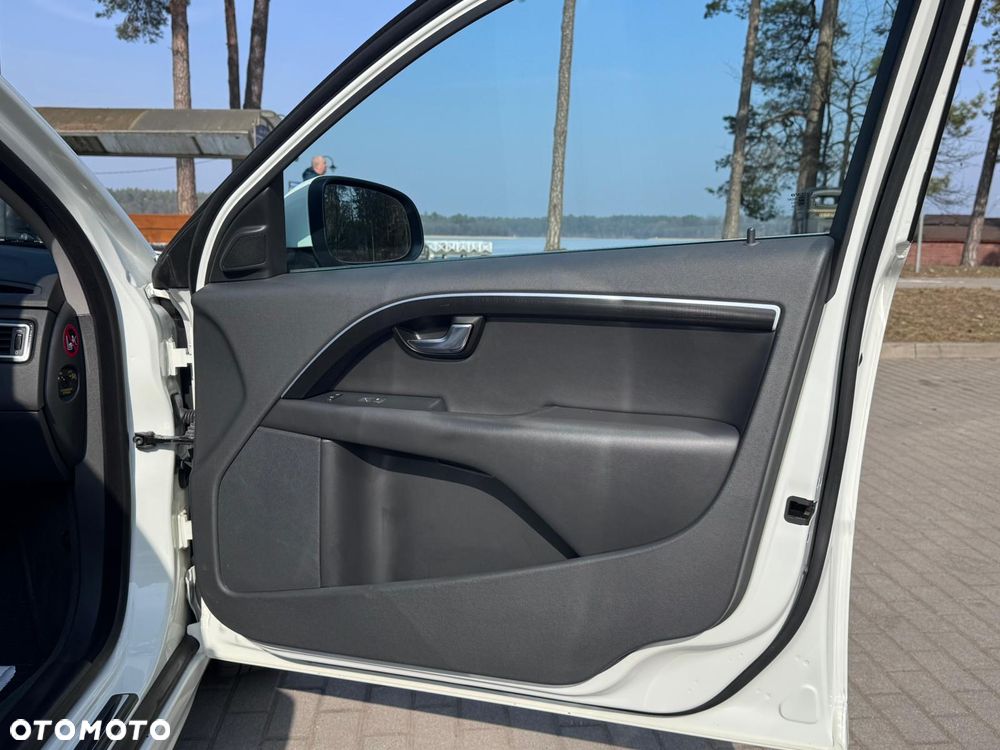 Volvo V70 D3 Geartronic Momentum - 29