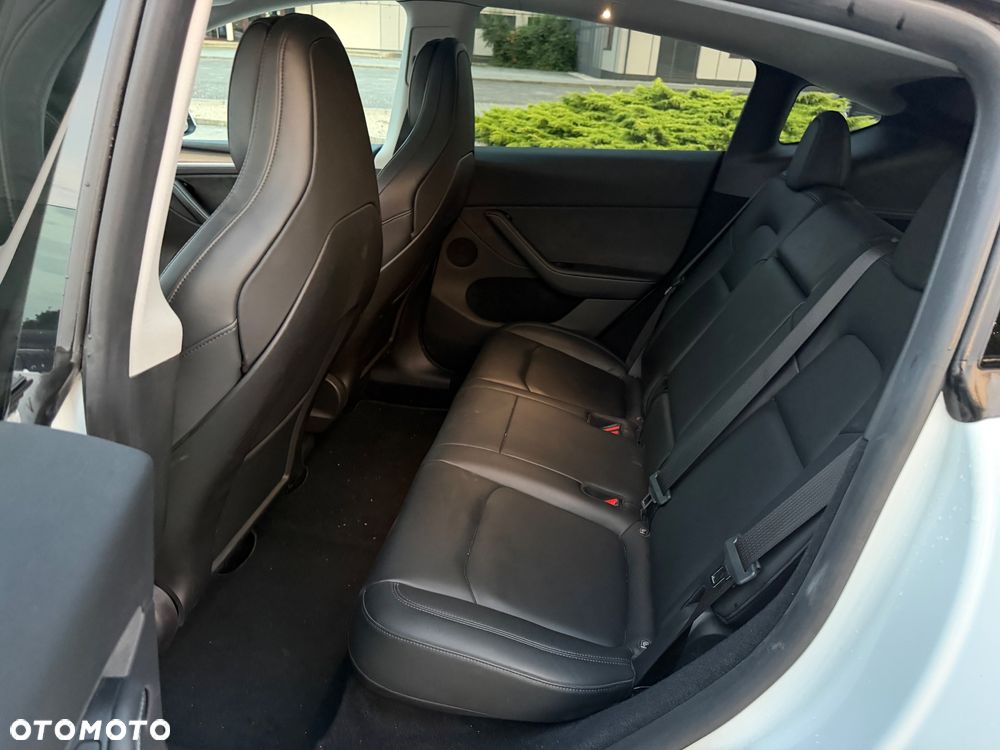 Tesla Model Y - 4