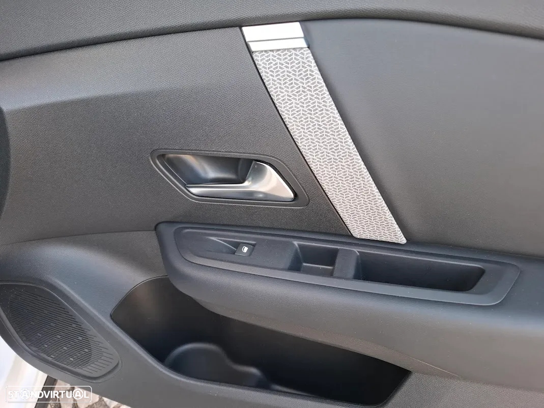 Citroën C4 PureTech 130 Stop&Start EAT8 SHINE - 42