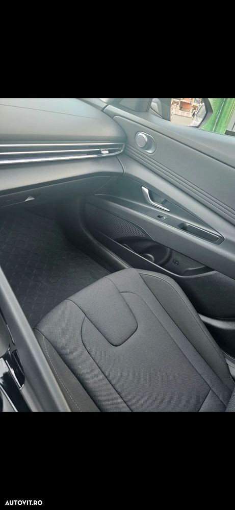 Hyundai Elantra 1.6 l 123 CP CVT Exclusive Navi - 32