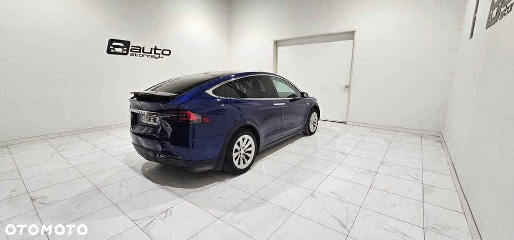 Tesla Model X - 22