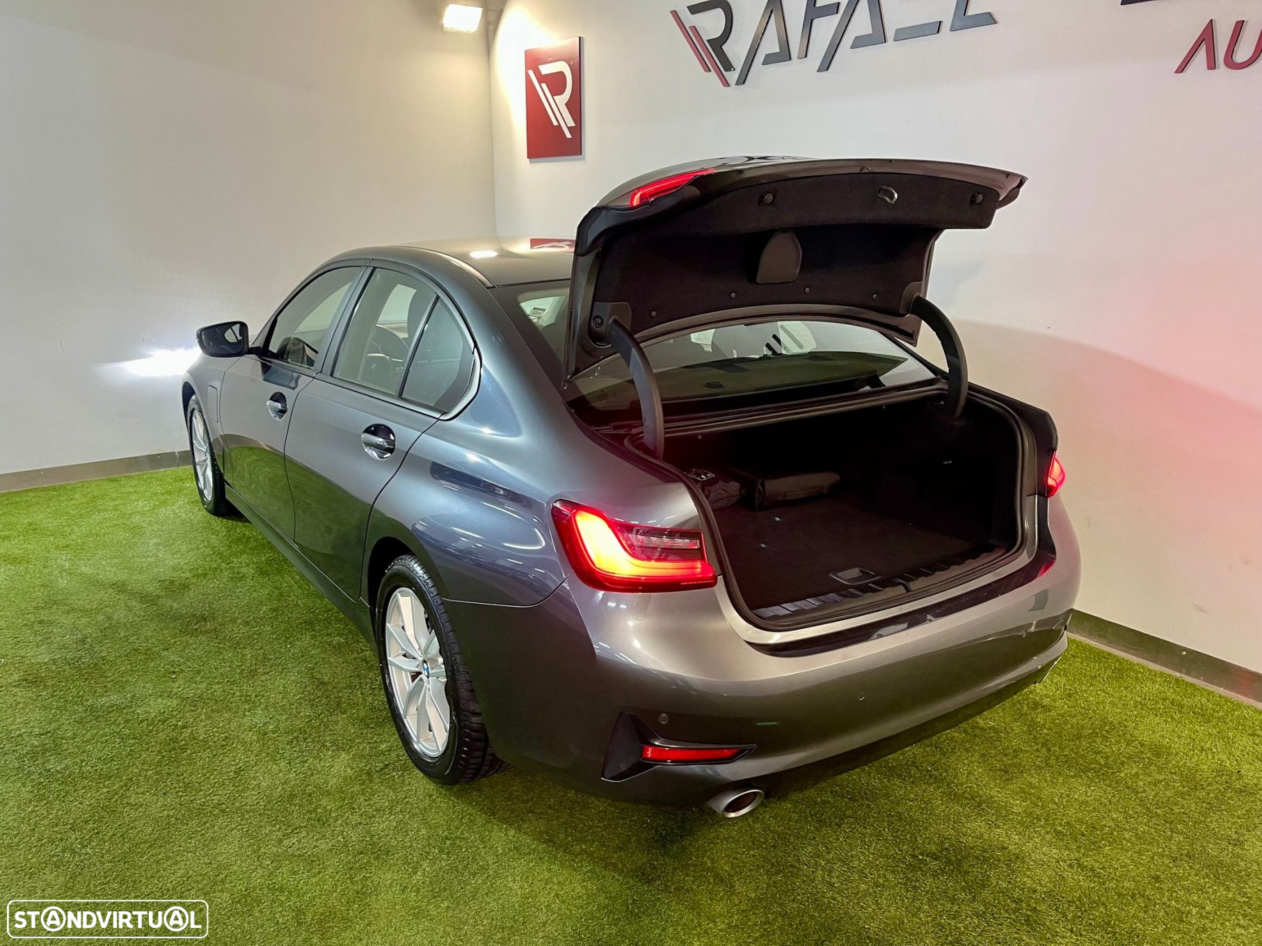 BMW 330 e Auto - 29