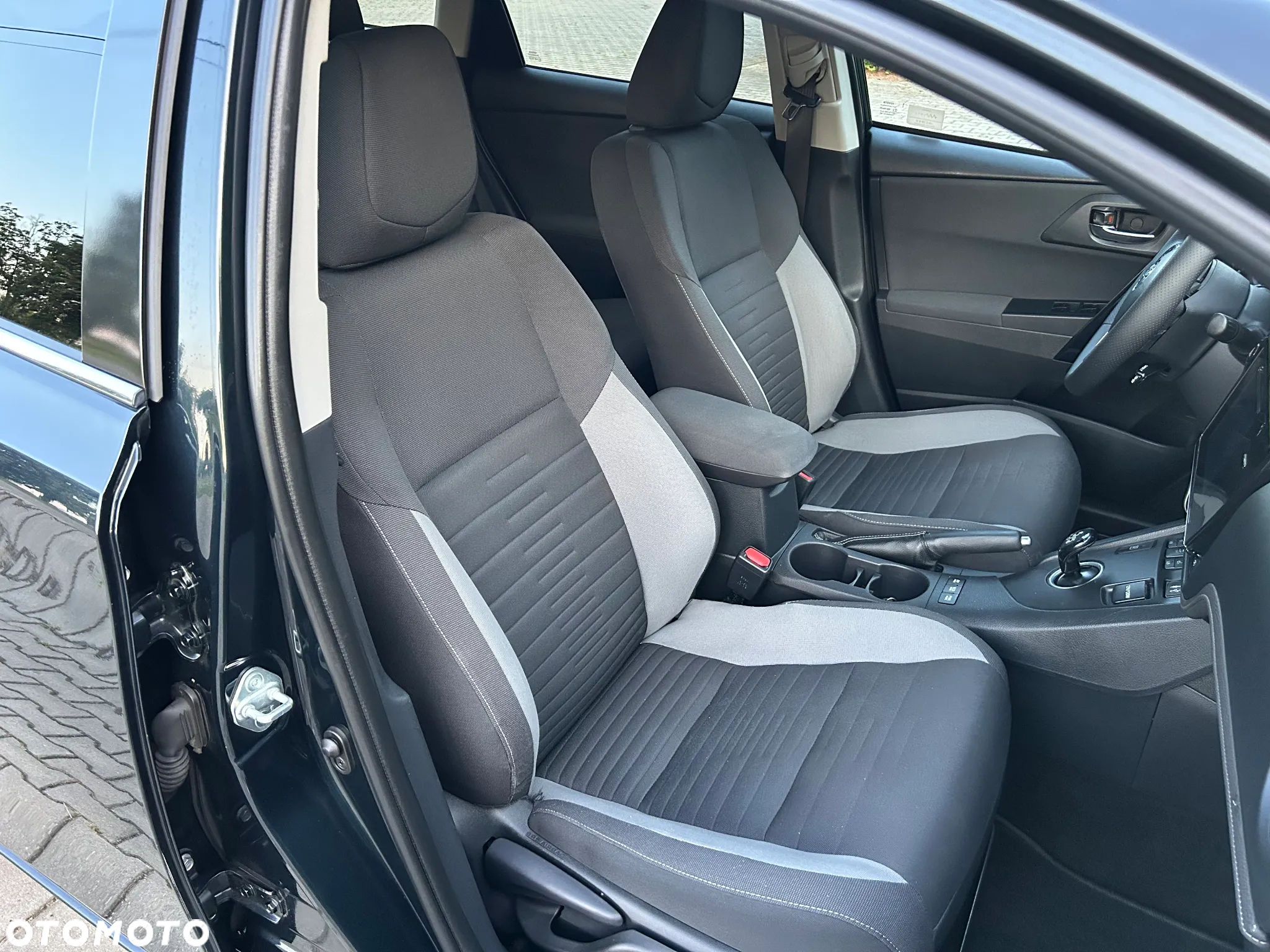 Toyota Auris Hybrid 135 Premium - 23
