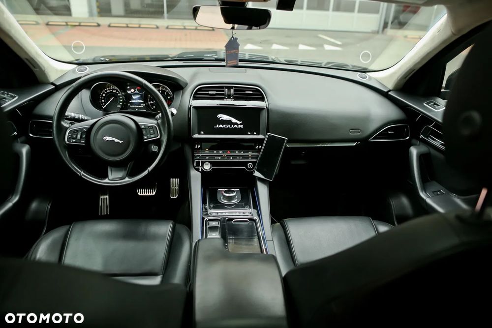 Jaguar F-Pace 2.0 i4P AWD Prestige - 11