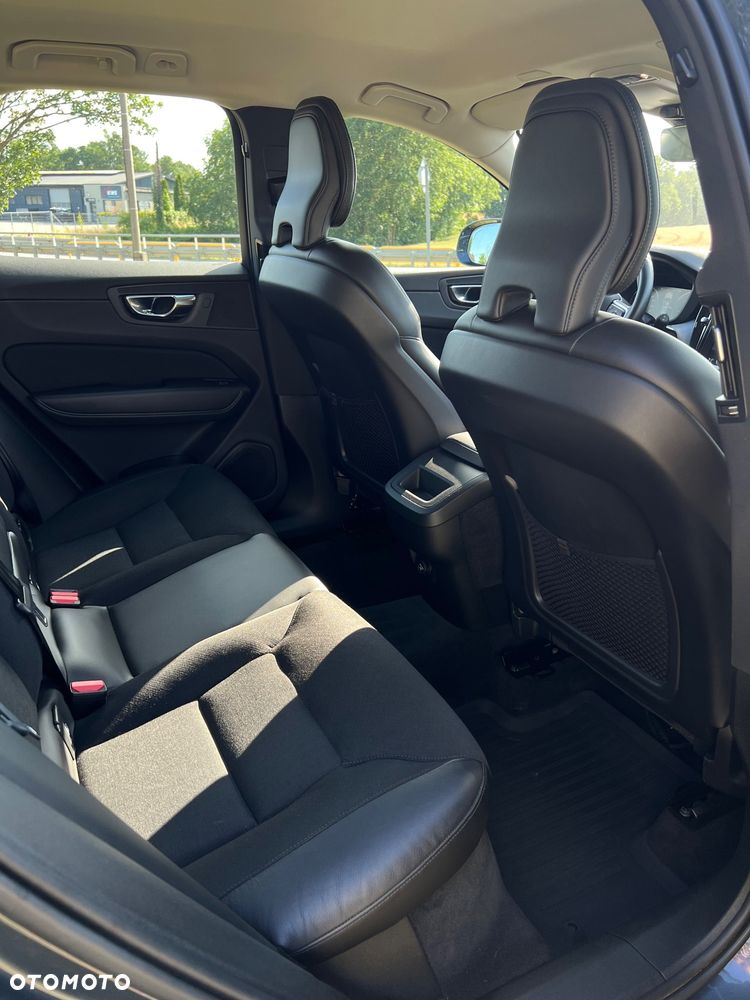 Volvo XC 60 B4 D AWD Momentum - 16