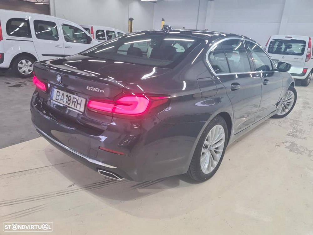 BMW 530 e Line Luxury - 3