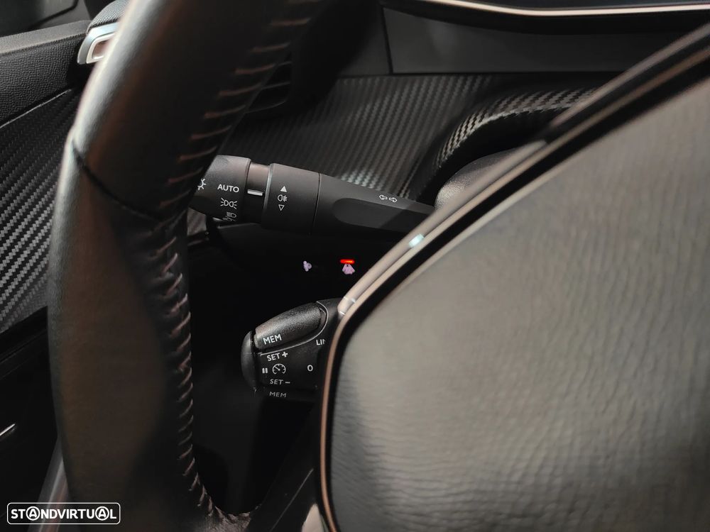 Peugeot 2008 1.2 PureTech Allure - 53