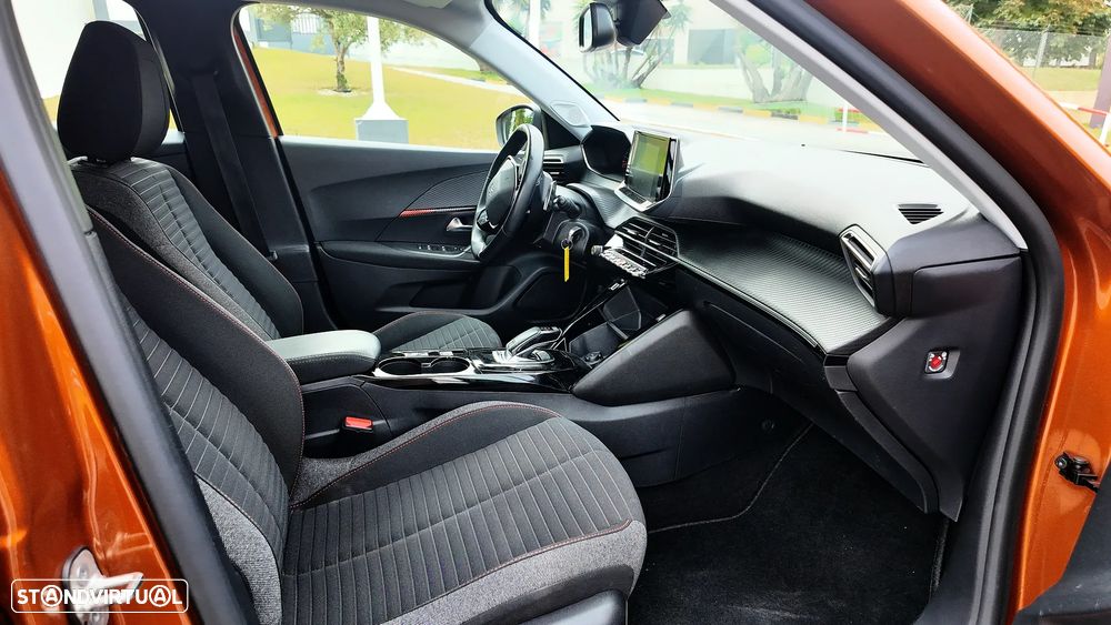 Peugeot 2008 PureTech 130 EAT8 GT - 27