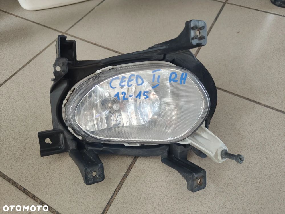 Kia Ceed II 2012-2015 halogen prawy - 1