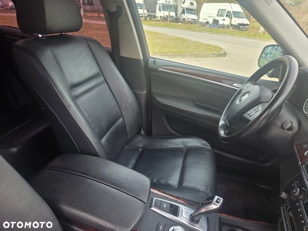 BMW X5 xDrive48i - 12
