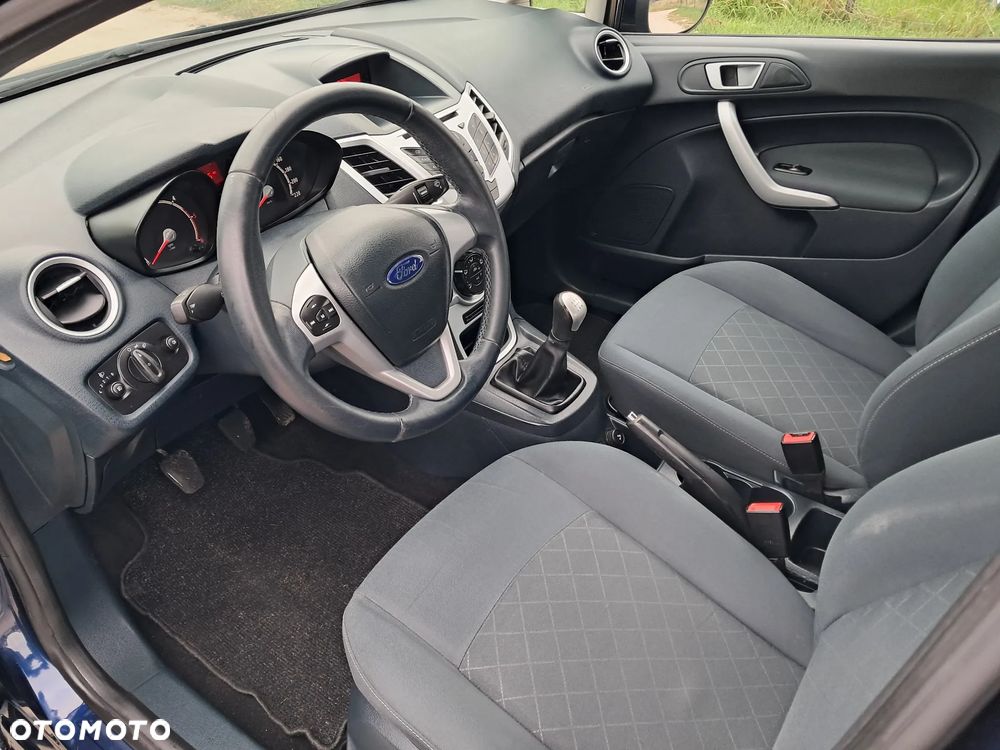 Ford Fiesta 1.6 TDCi DPF Ghia - 11