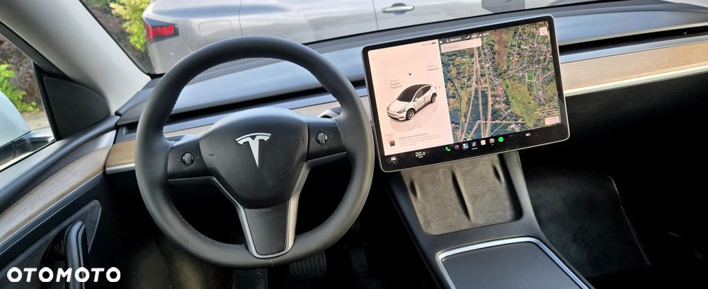 Tesla Model Y Long Range Dual Motor AWD - 26