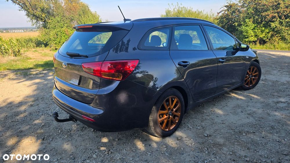 Kia Ceed - 4