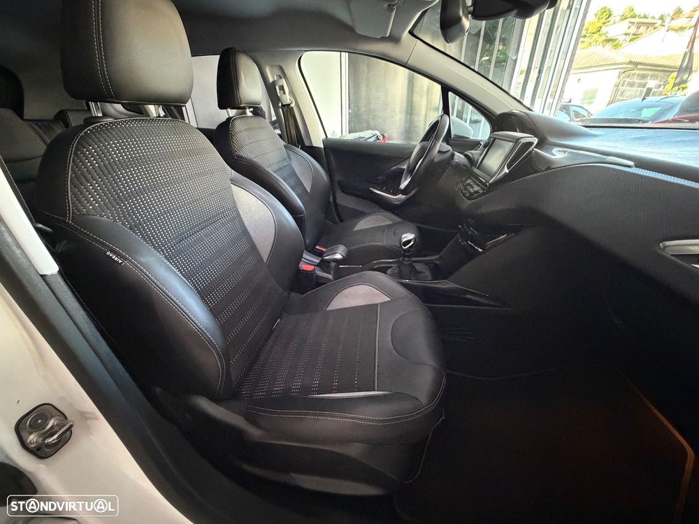 Peugeot 2008 PureTech 130 GPF Stop&Start Allure - 11