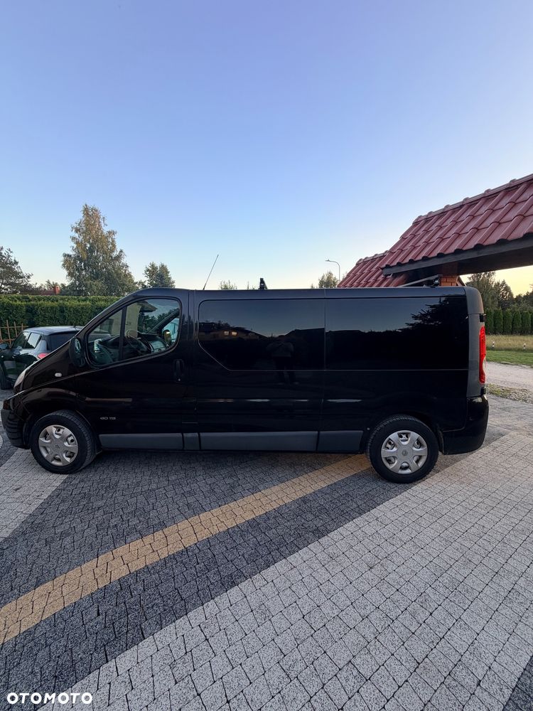 Renault Trafic Grand Passenger Black Edition - 4