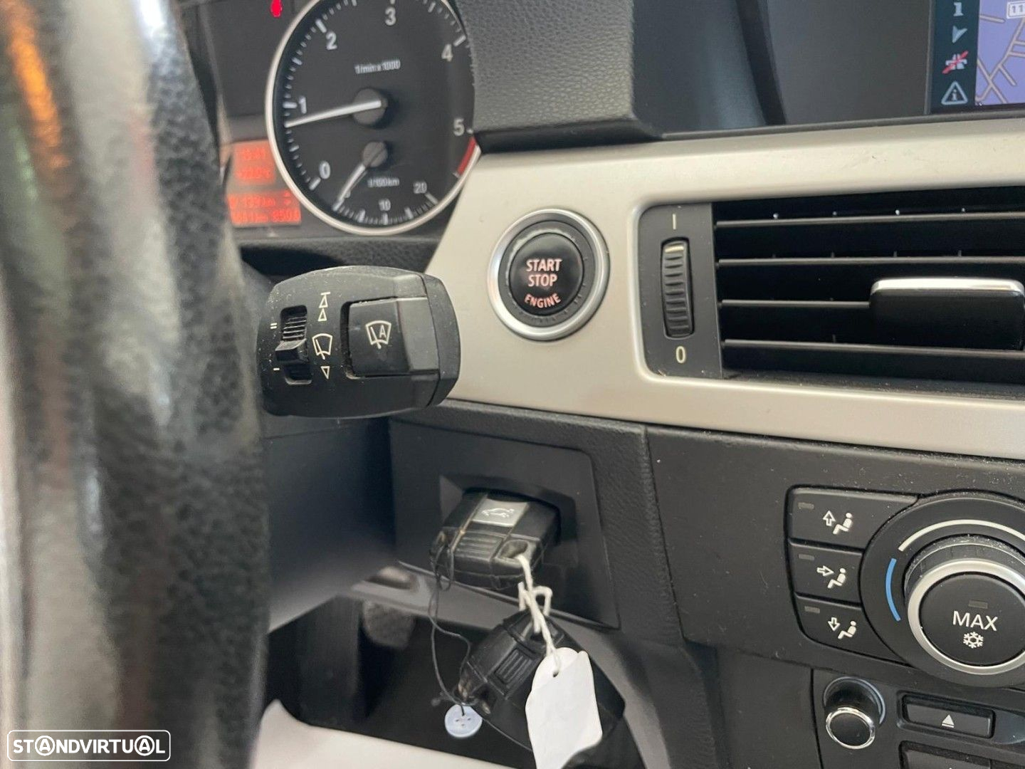 BMW 320 d EfficientDynamics Navigation - 12
