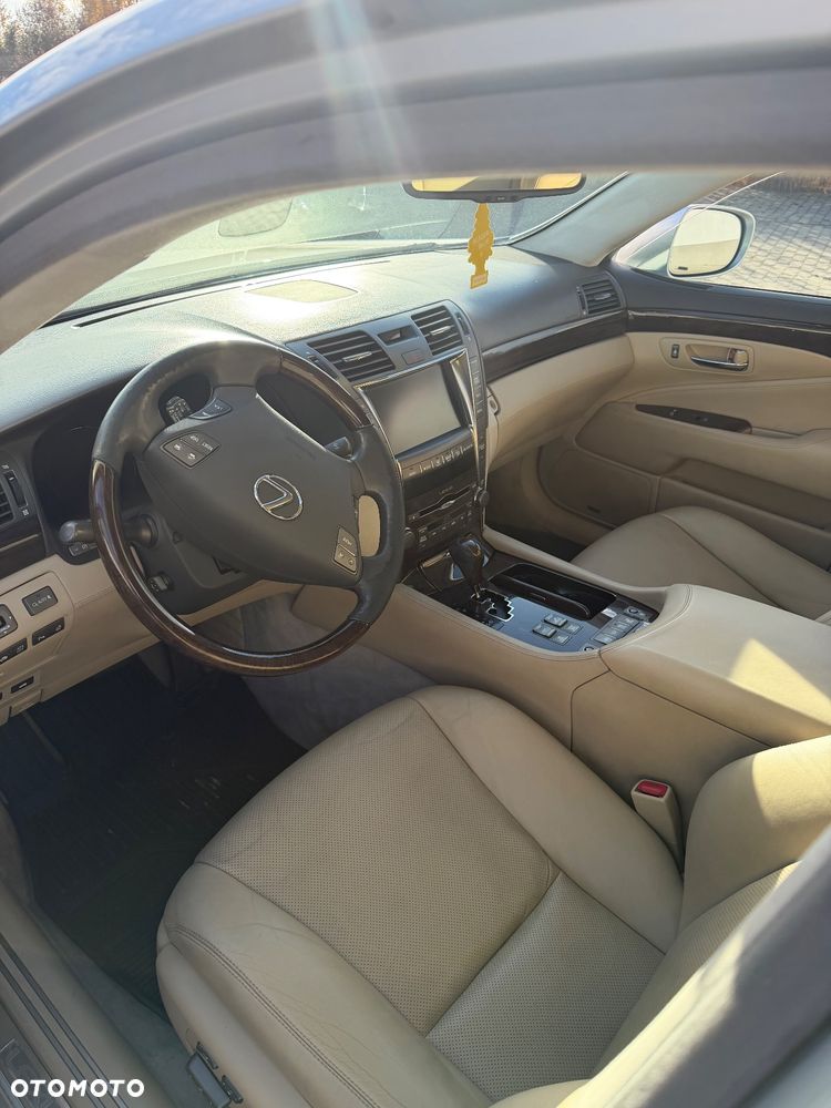 Lexus LS 460 - 11