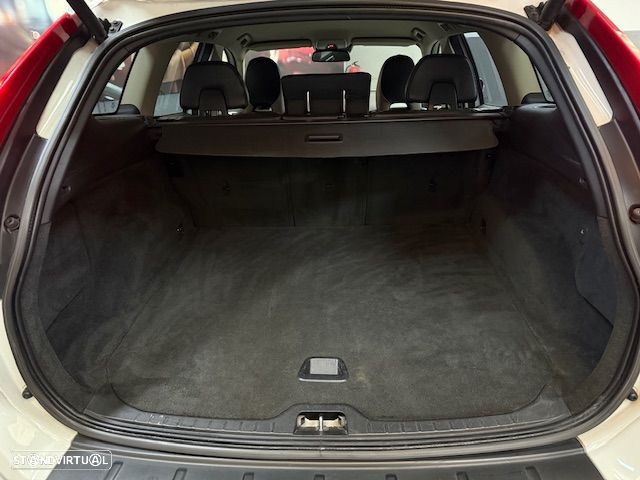 Volvo XC 60 2.0 D3 R-Design Geartronic - 17