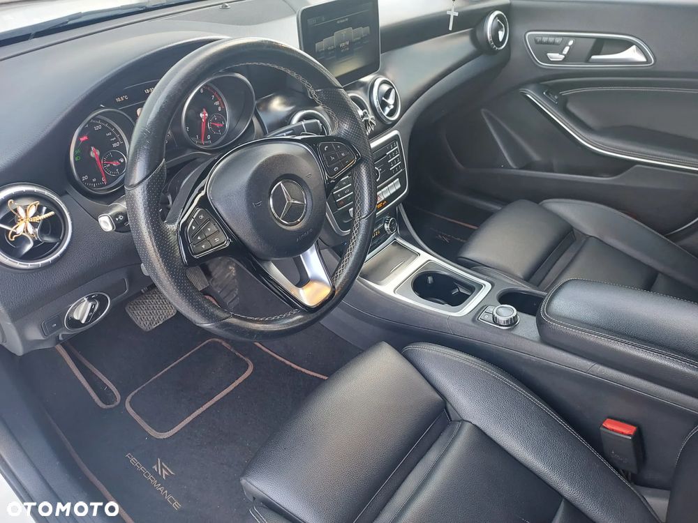 Mercedes-Benz CLA 250 7G-DCT Edition 1 - 12