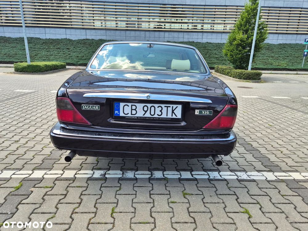 Jaguar XJ - 8