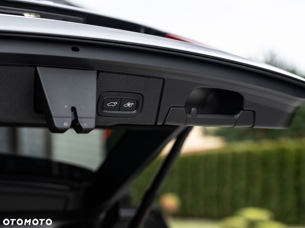 Volvo XC 60 B4 D AWD Geartronic Momentum Pro - 23