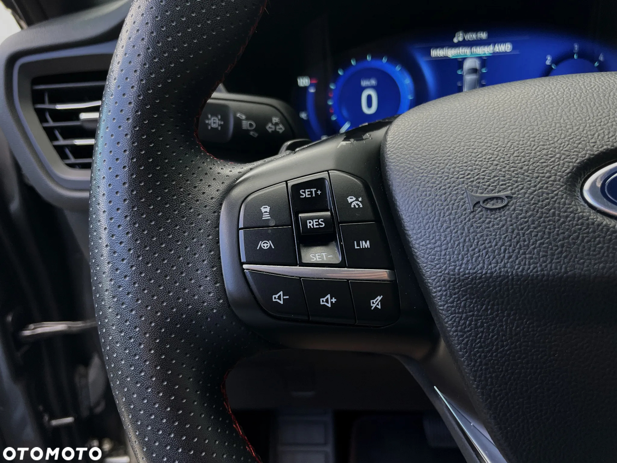 Ford Kuga 2.0 EcoBlue 4x4 ST-LINE X - 24
