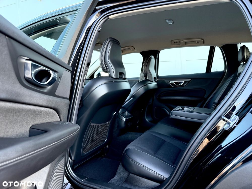 Volvo V60 Cross Country - 27