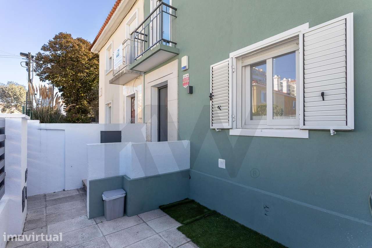 Moradia T3 Renovada com 3 Espaços Exteriores e Sótão Amplo | Bairro de - Grande imagem: 2/53