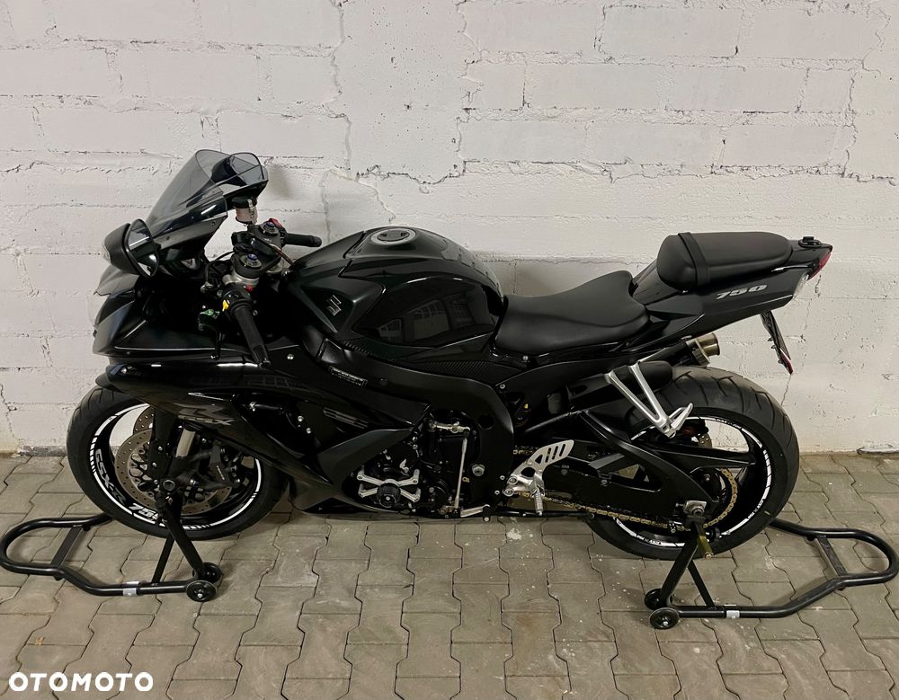 Suzuki GSX-R - 6