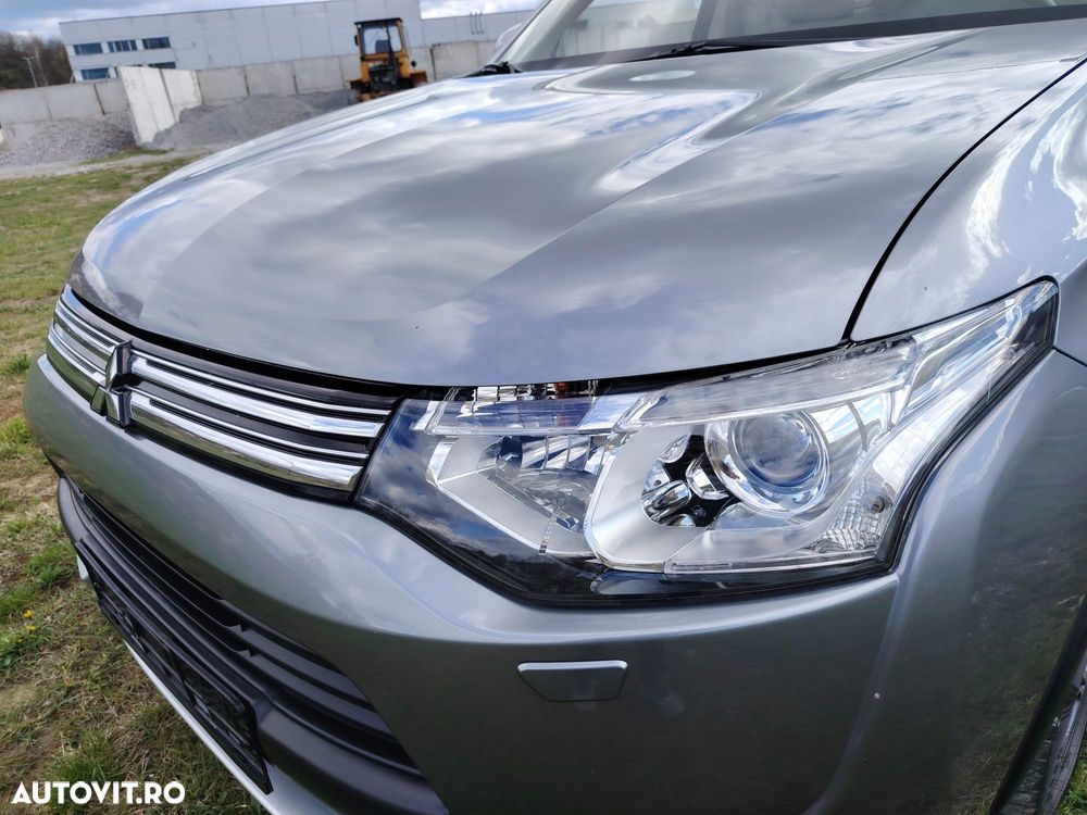 Mitsubishi Outlander 2.0 4WD Plus - 5