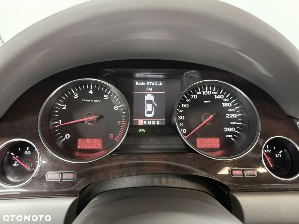 Audi A8 4.2 Quattro - 35