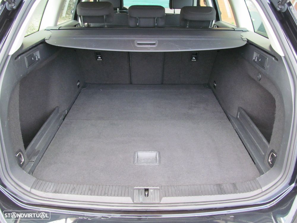 VW Passat Variant 1.6 TDI Confortline DSG - 8