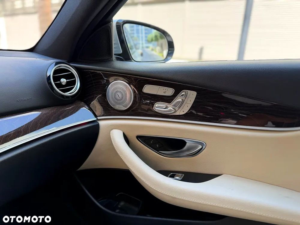 Mercedes-Benz Klasa E 300 9G-TRONIC Night Edition - 12