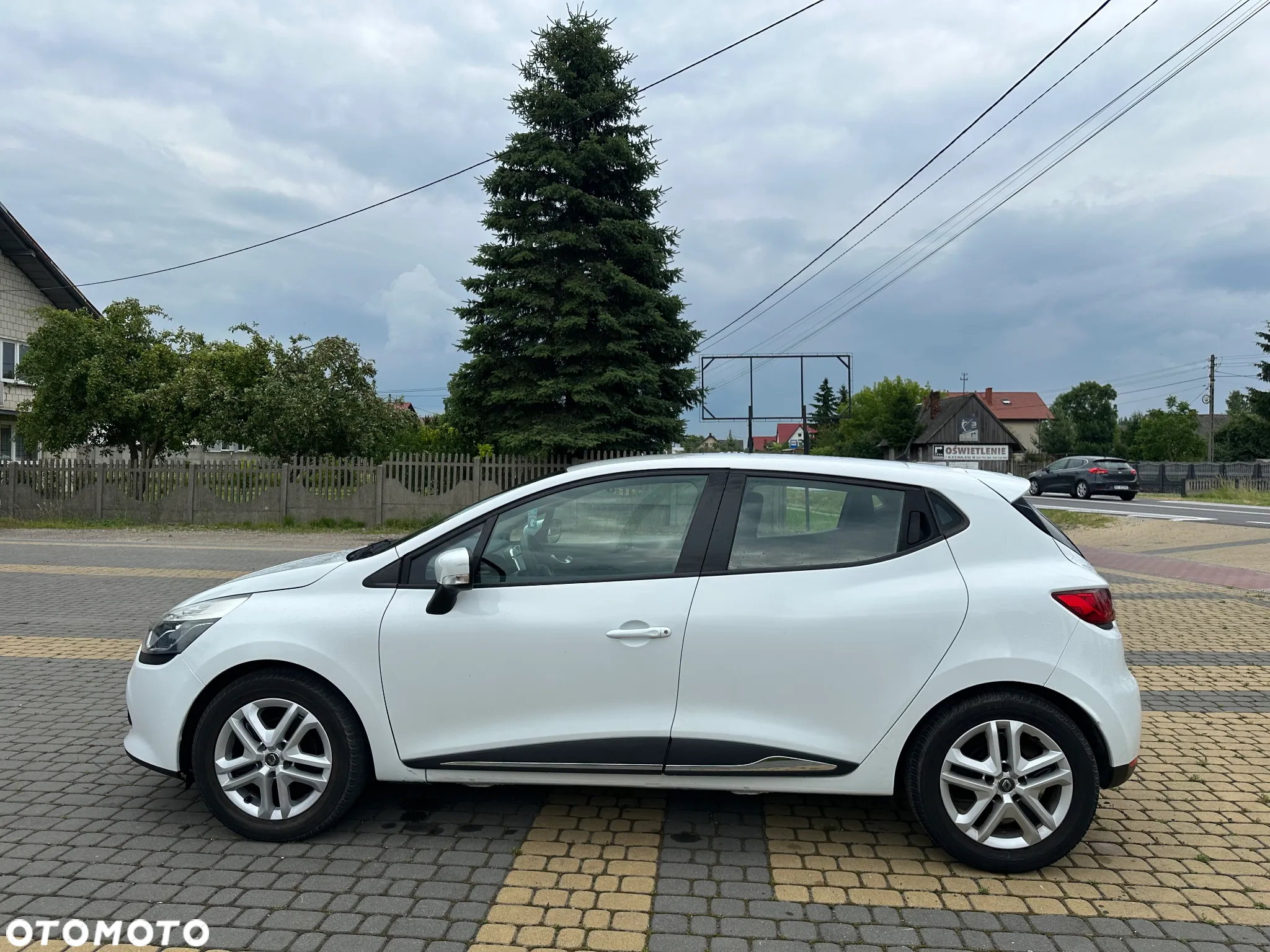 Renault Clio 1.2 16V 75 Limited - 12