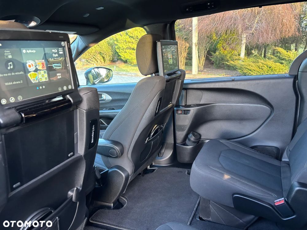 Chrysler Pacifica - 9